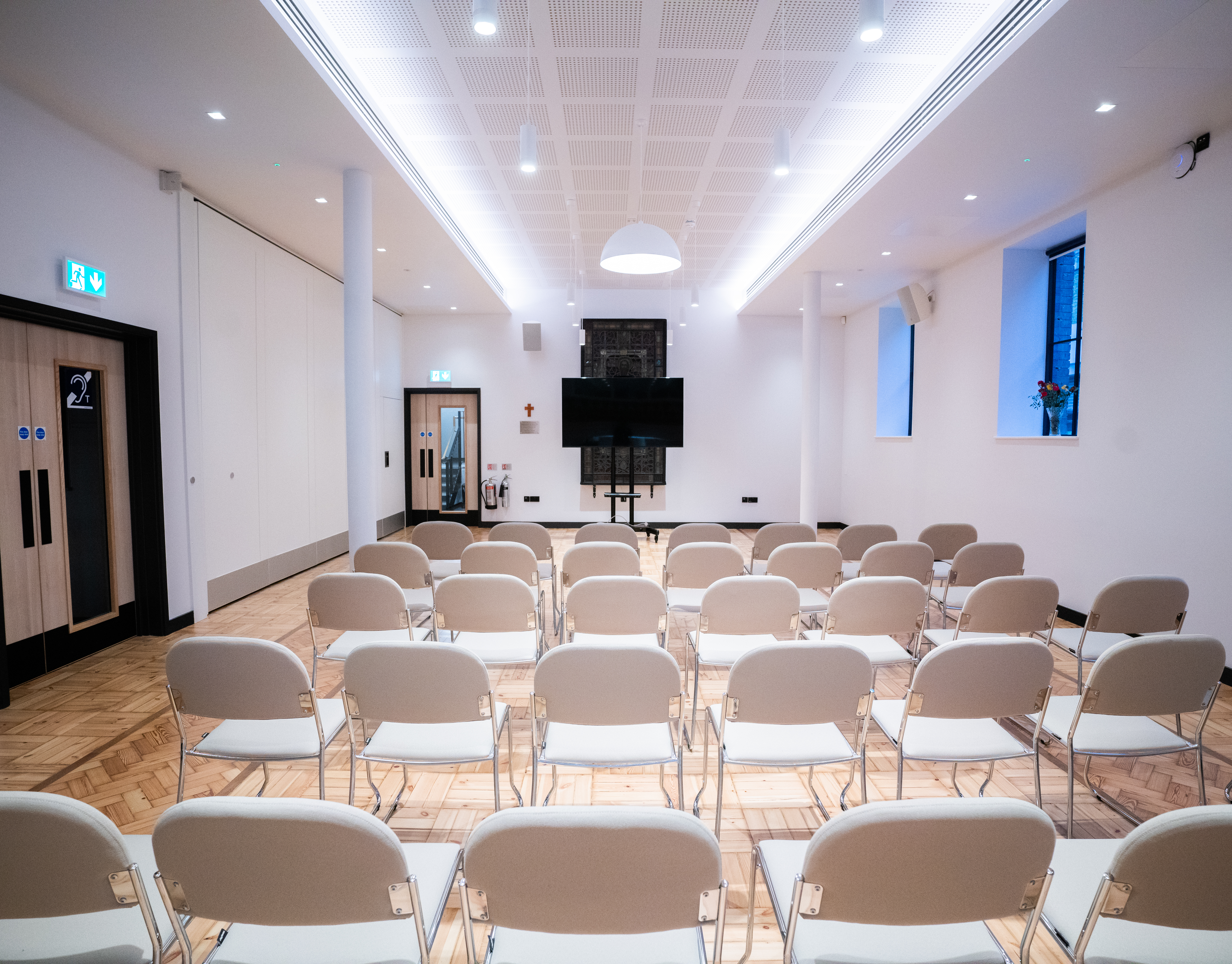 the ballroom meeting room in Camden Town. This central london meeting room is found in a sustainably-conscious london hotel
