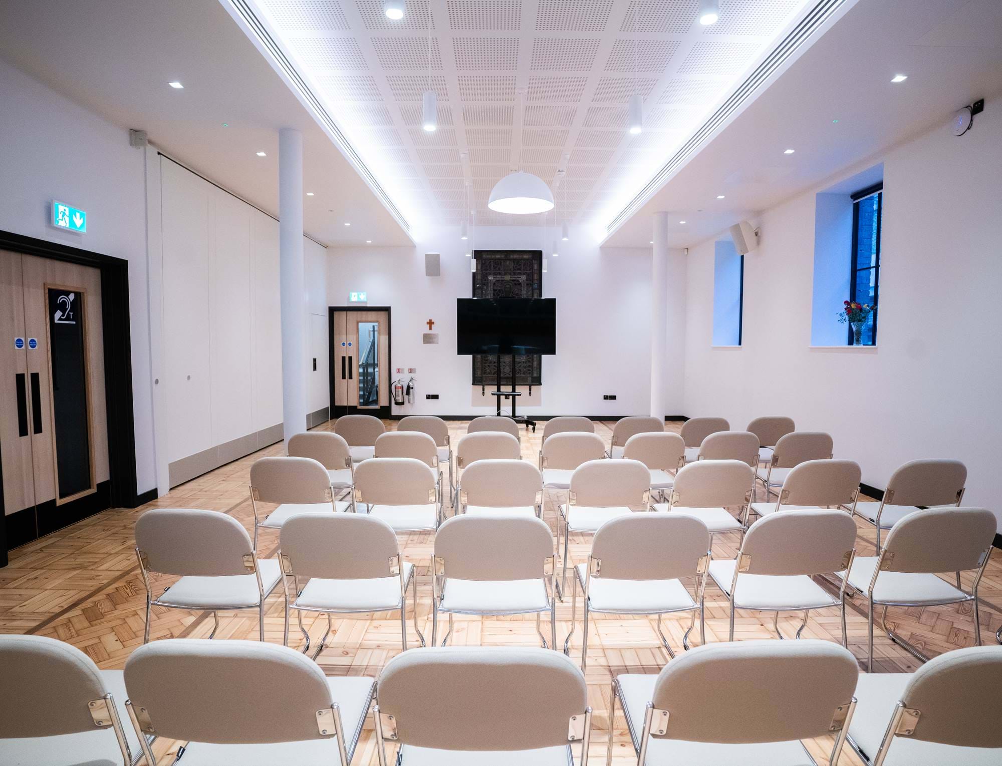 the ballroom meeting room in Camden Town. This central london meeting room is found in a sustainably-conscious london hotel
