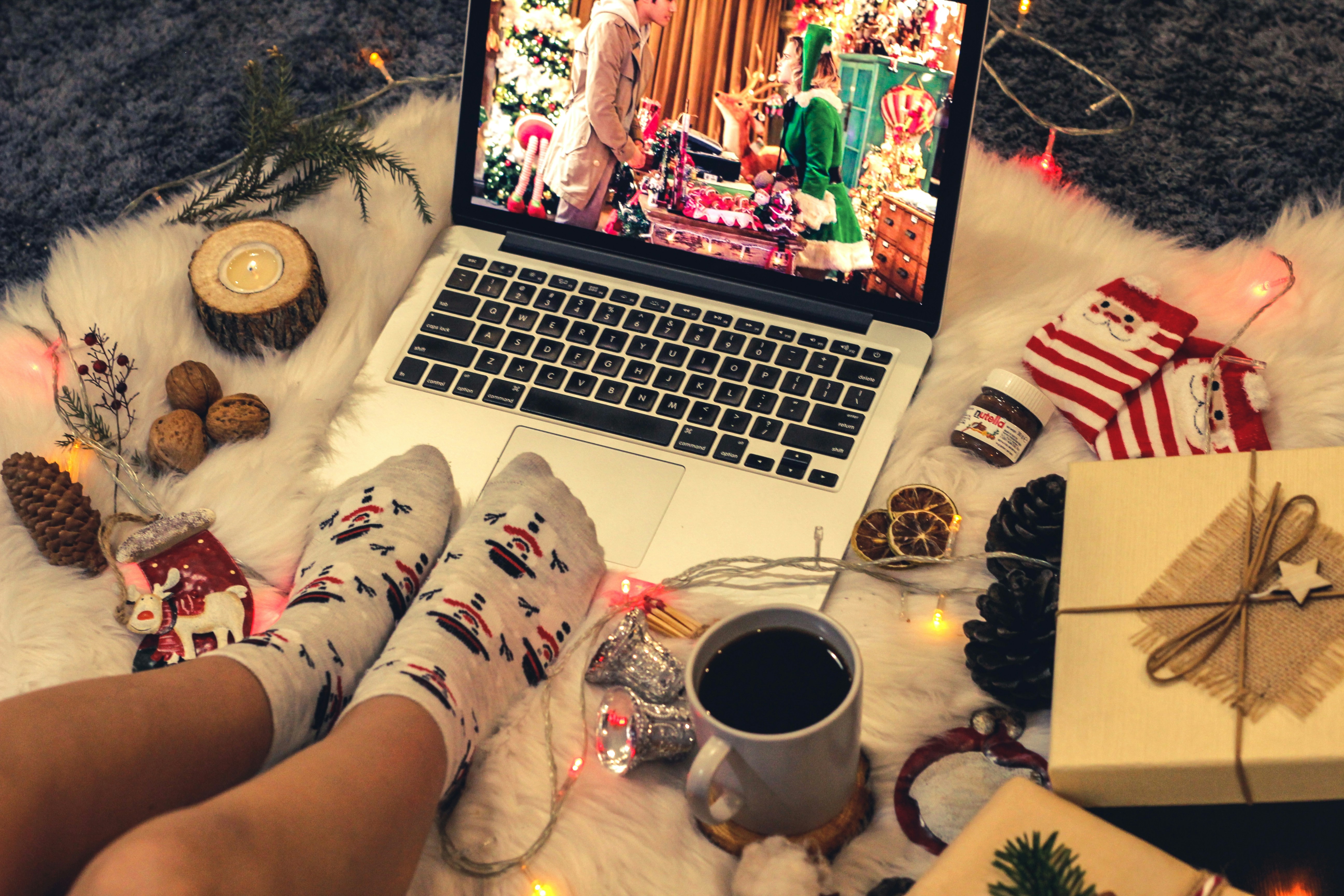 Cosy Festive laptop setting